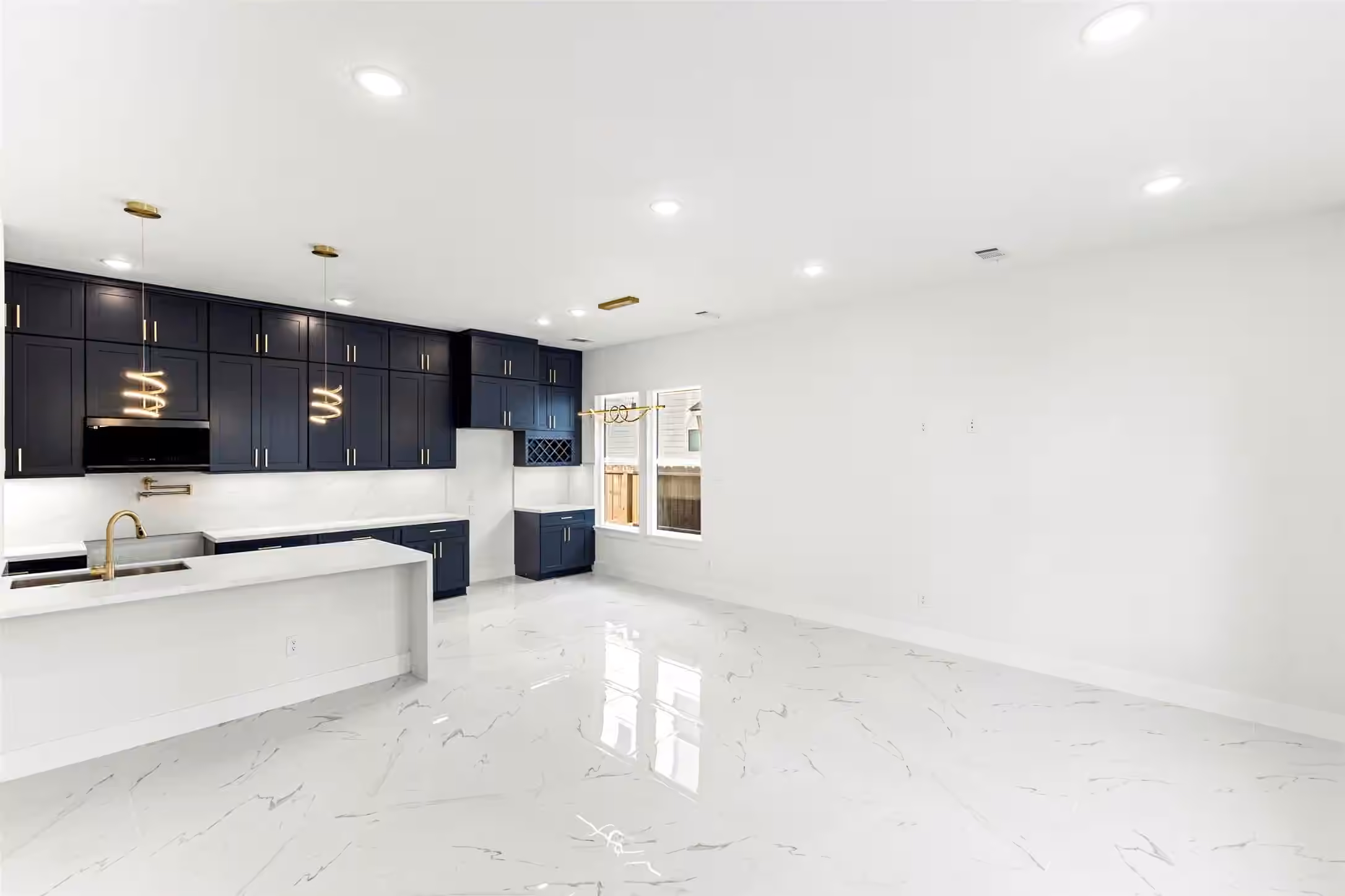 Photo 3 of 7550 Dyer Street, Houston, TX