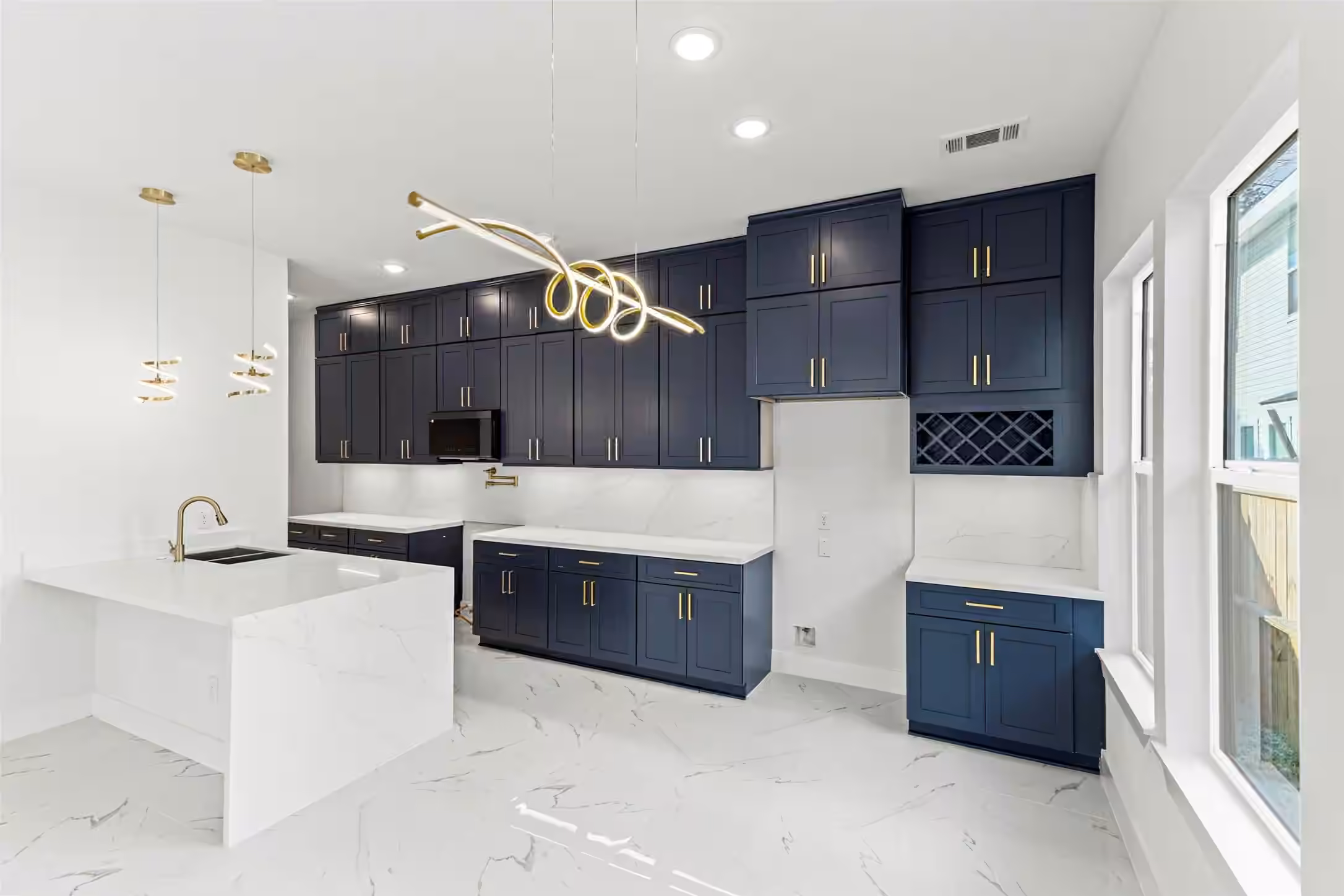 Photo 4 of 7550 Dyer Street, Houston, TX