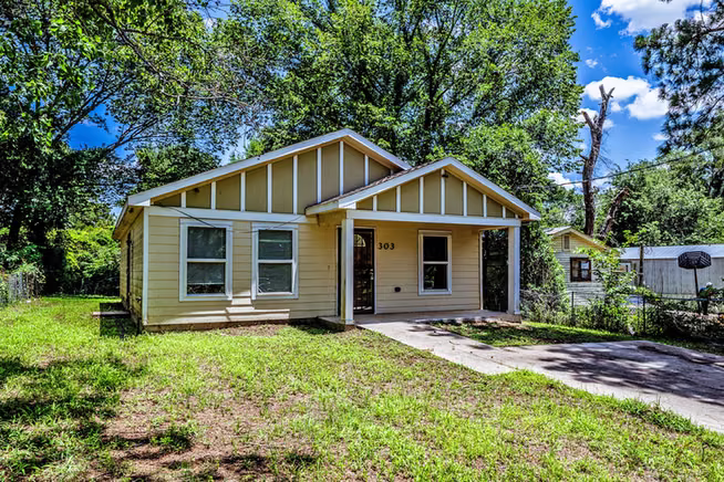 Photo 4 of 303 Sowell Drive, Huntsville, TX