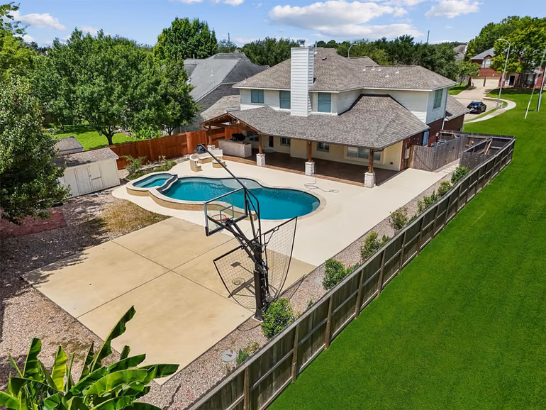 Photo 2 of 2322 Meadow Briar Drive, Sugar Land, TX