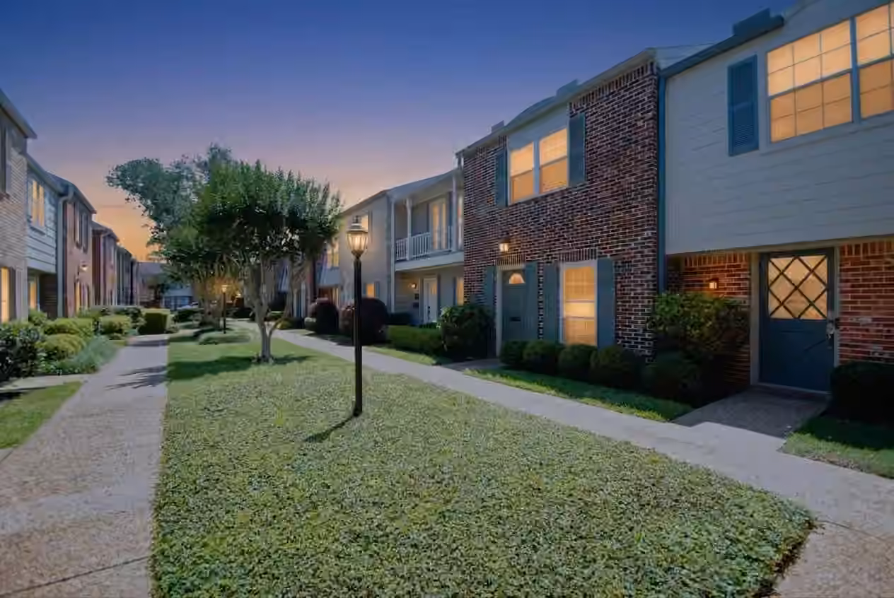 Photo 3 of 12739 Huntingwick Drive 151, Houston, TX
