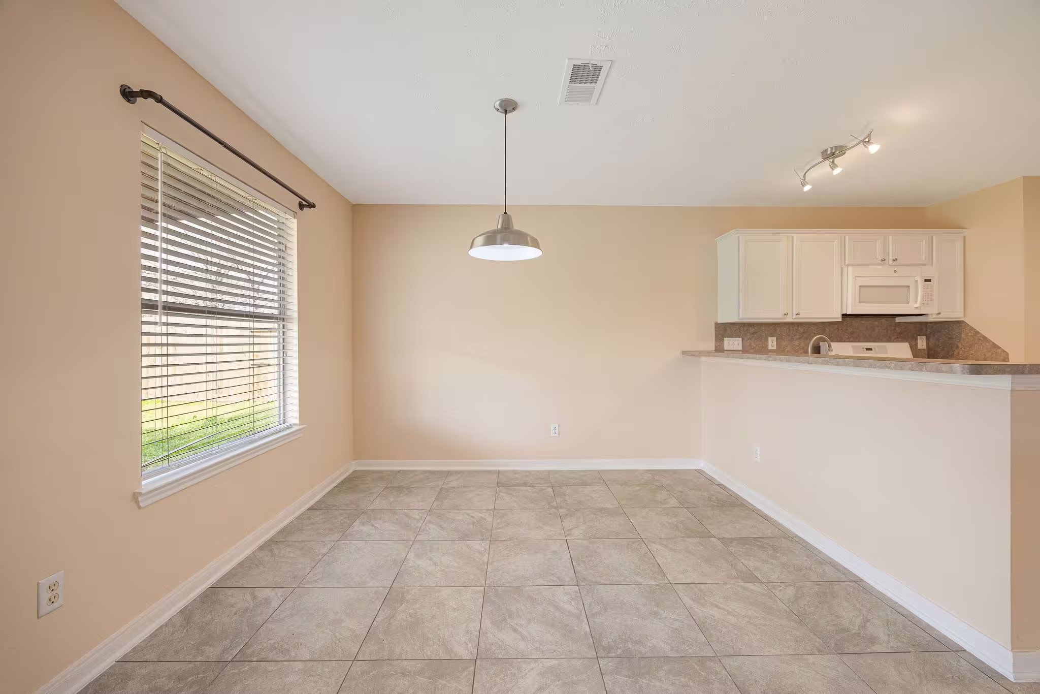 Photo 3 of 8211 Scarlet Tanager Drive, Humble, TX