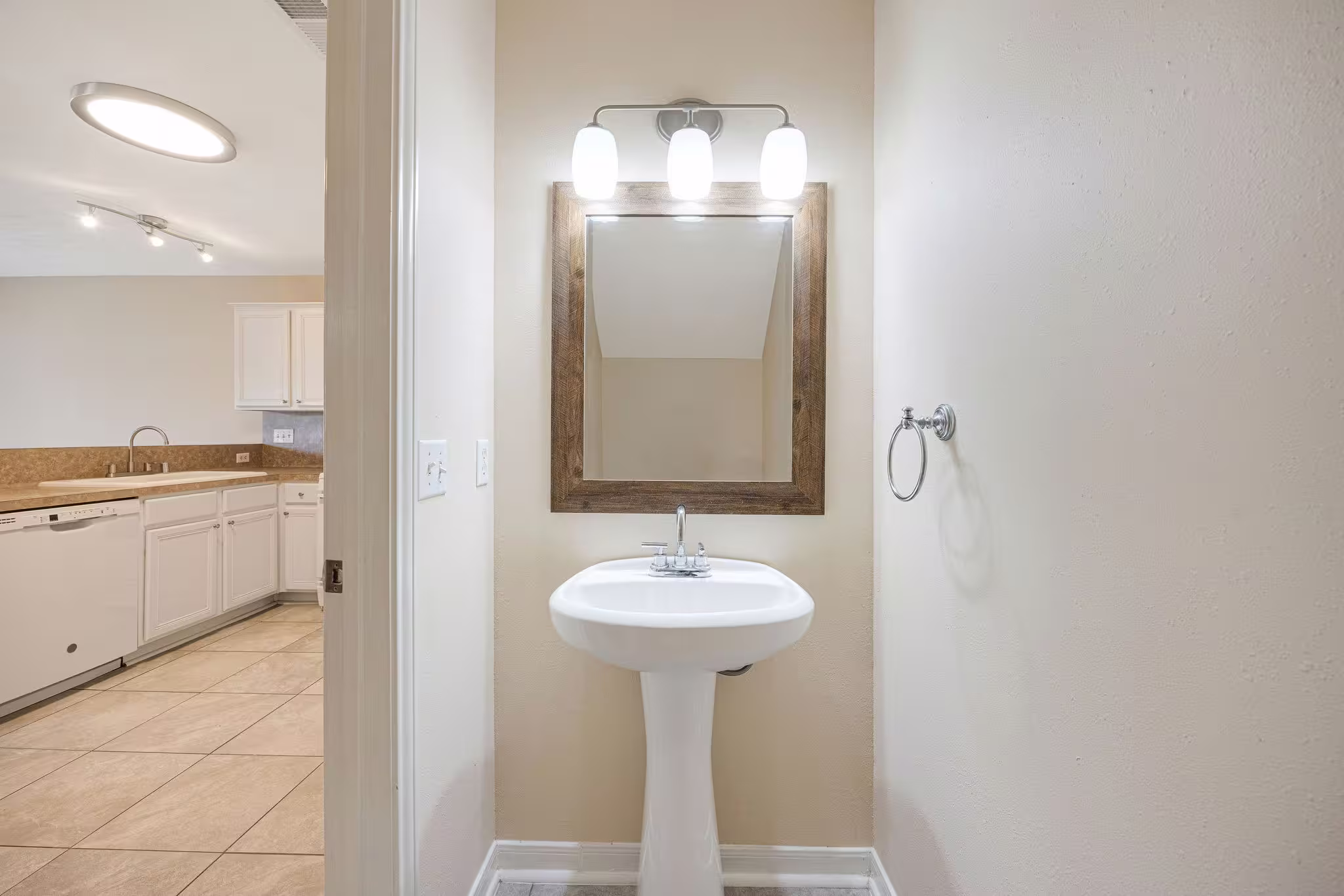 Photo 6 of 8211 Scarlet Tanager Drive, Humble, TX