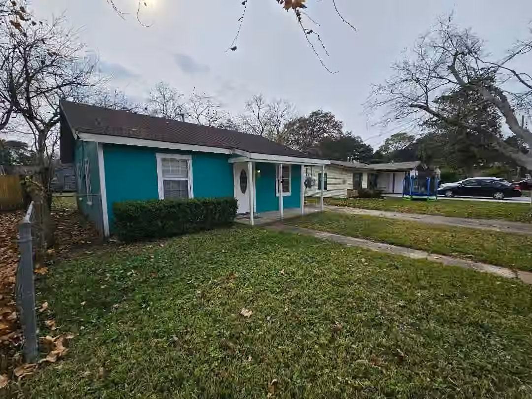 Photo 2 of 1013 W Snyder Street, Alvin, TX