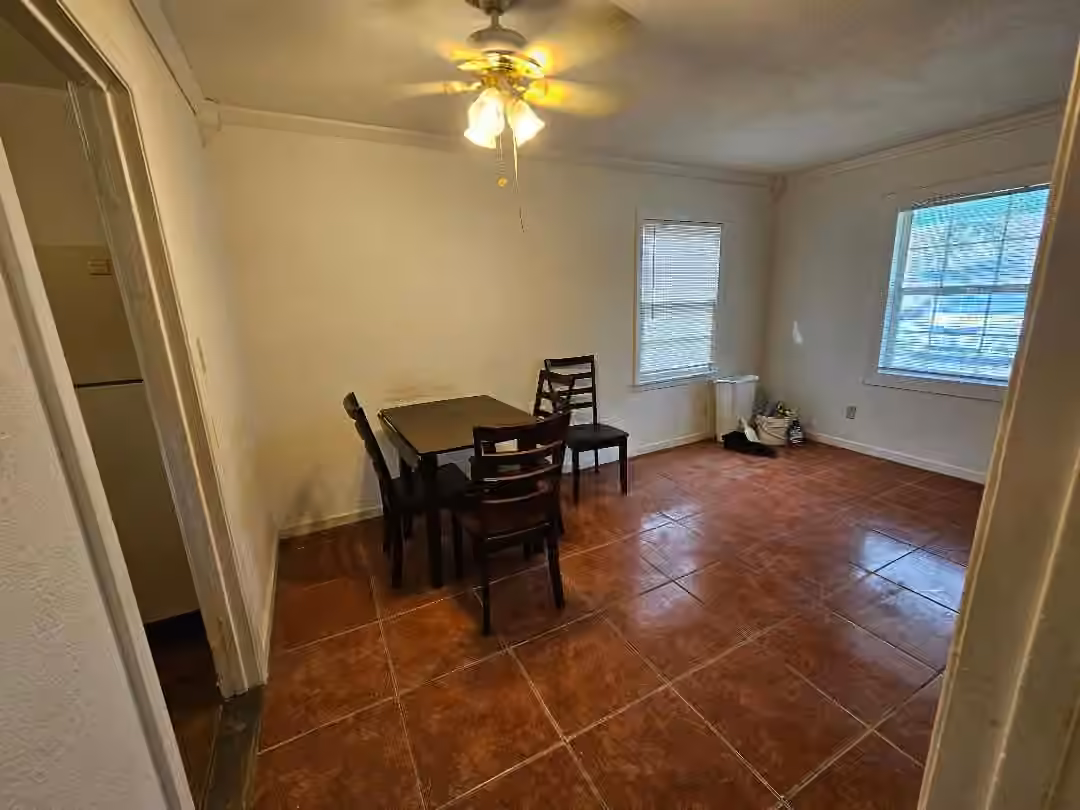 Photo 6 of 1013 W Snyder Street, Alvin, TX