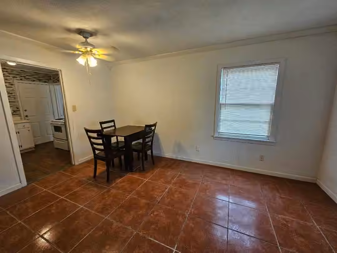 Photo 7 of 1013 W Snyder Street, Alvin, TX