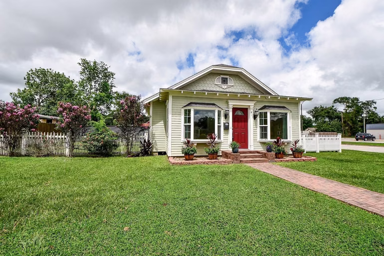 Photo 2 of 411 S Mechanic Street, El Campo, TX
