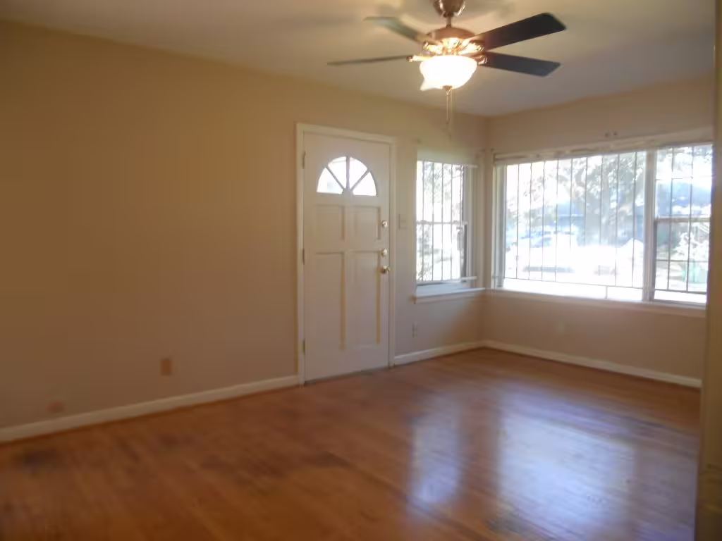 Photo 4 of 4709 Sanford Road, Houston, TX