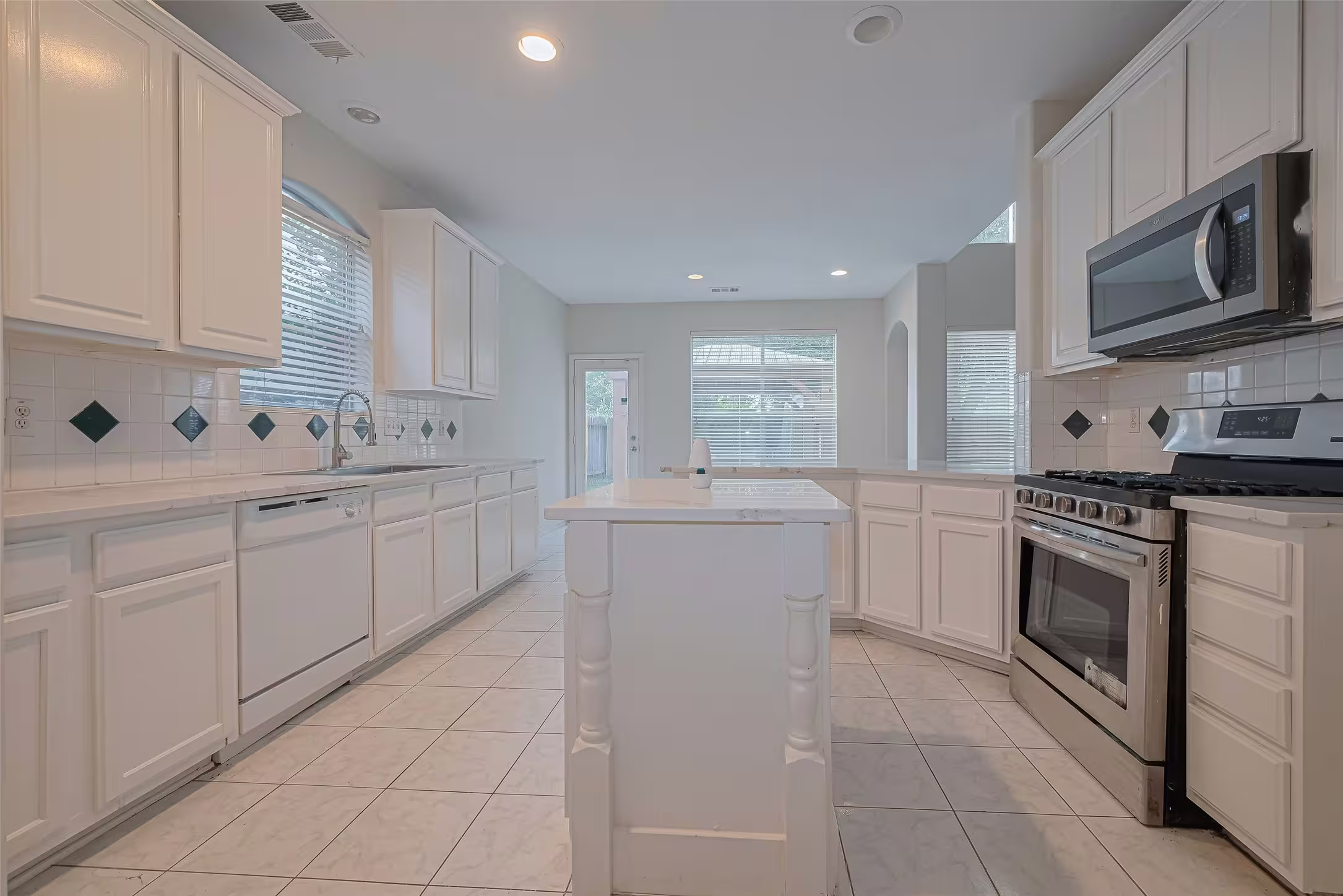 Photo 7 of 10210 Squirehill Court, Houston, TX