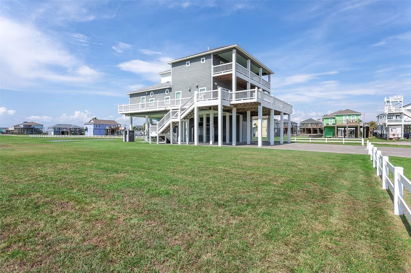 Photo 5 of 1255 Cloon Street, Crystal Beach, TX