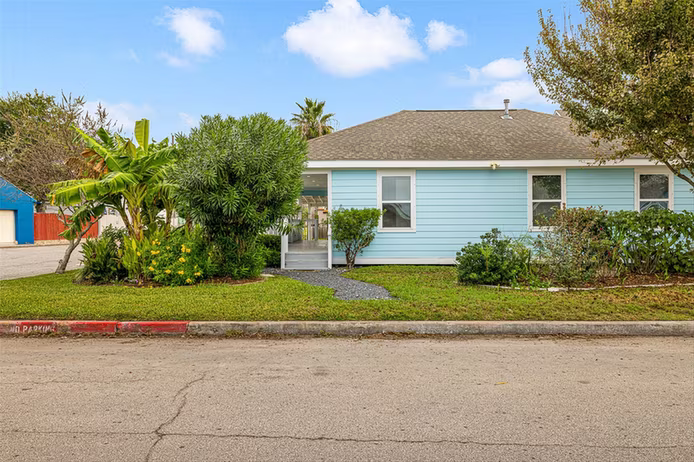 Photo 3 of 1602 55th Street, Galveston, TX