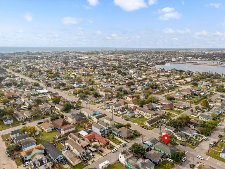 Photo 7 of 1602 55th Street, Galveston, TX