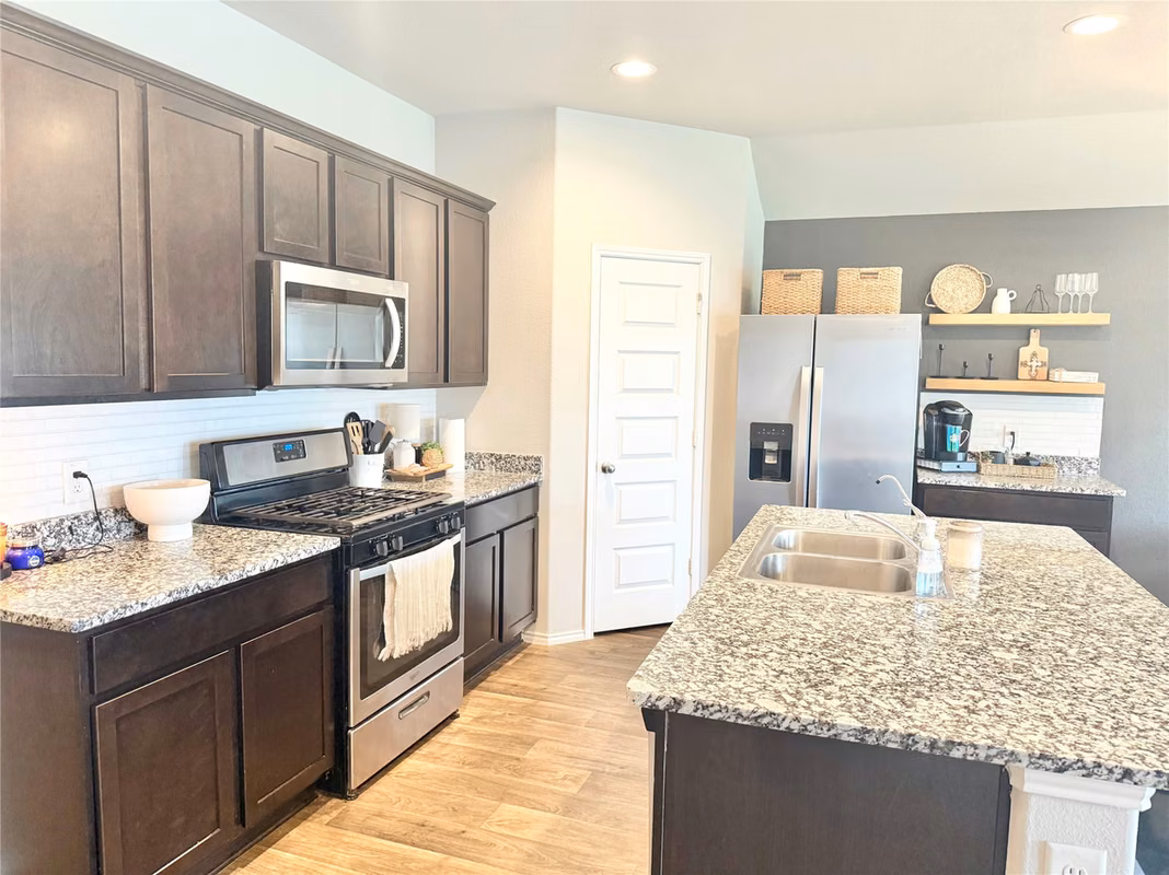 Photo 3 of 3939 Country Club Drive, Baytown, TX