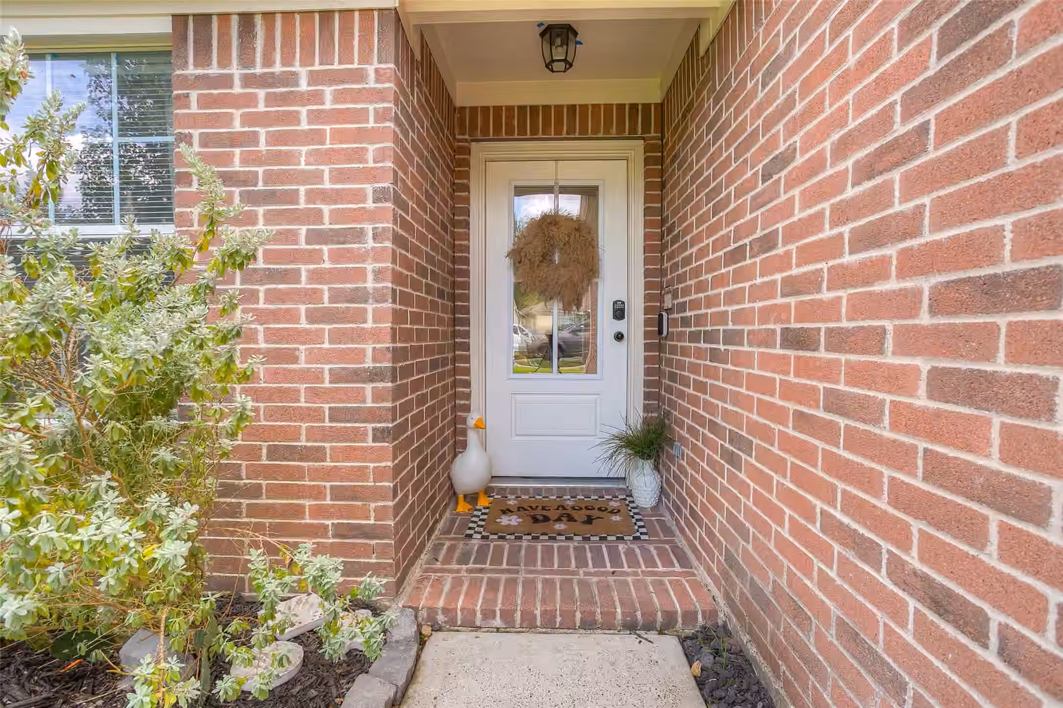 Photo 3 of 5049 Willow Point Drive, Conroe, TX