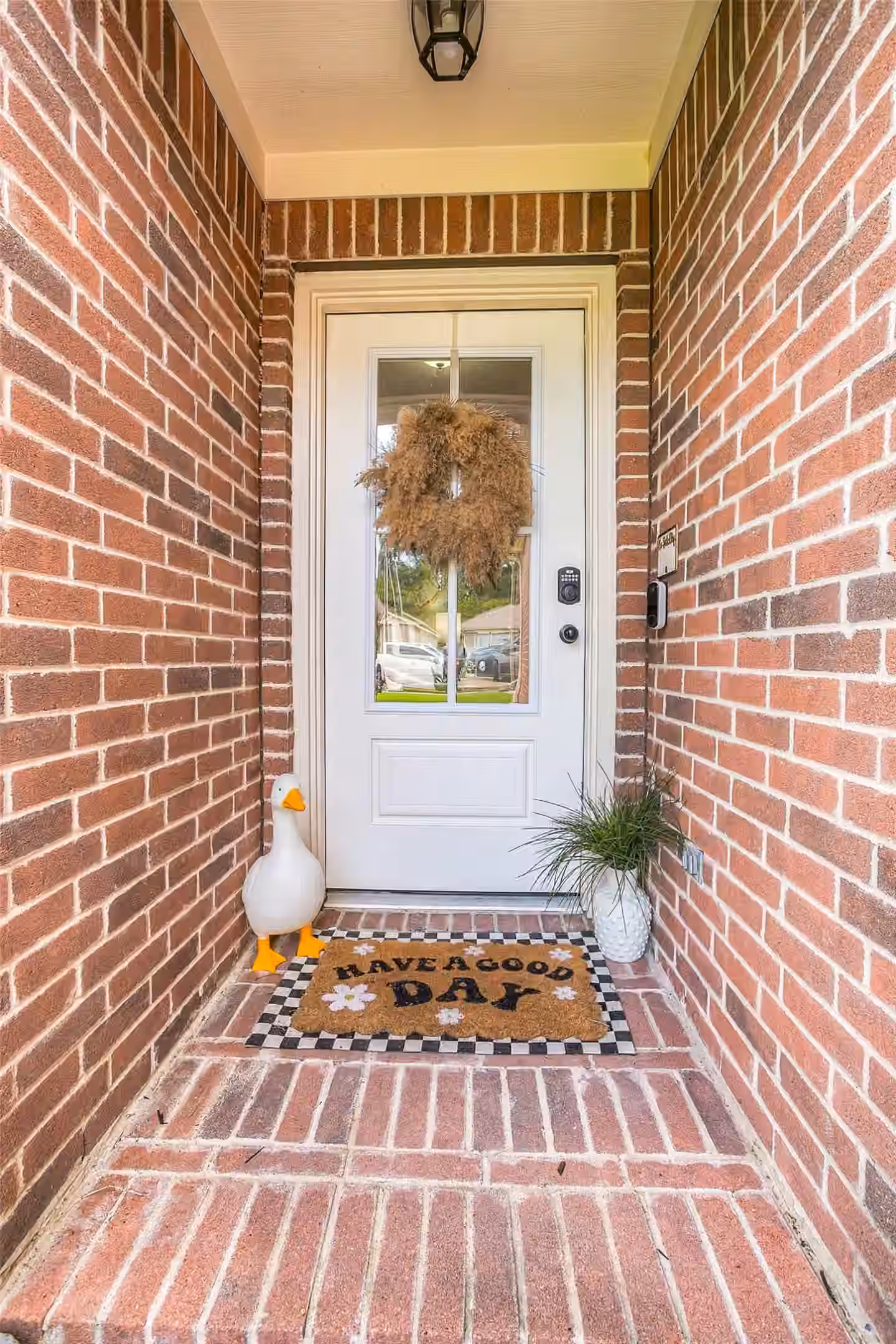 Photo 4 of 5049 Willow Point Drive, Conroe, TX