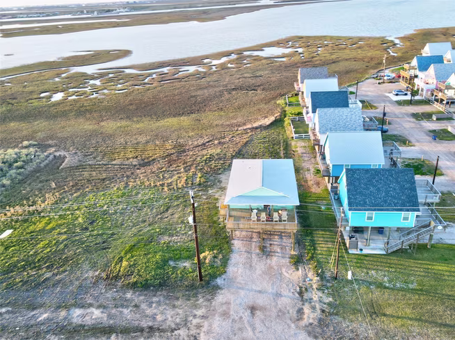 Photo 4 of 1627 Blue Water Hwy, Surfside Beach, TX