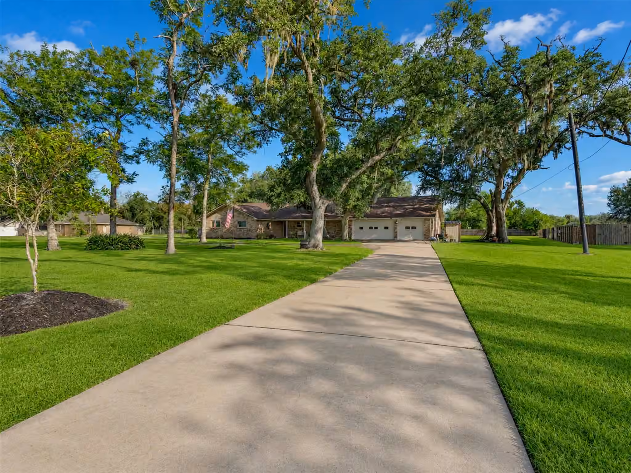 Photo 3 of 312 County Road 201, Angleton, TX