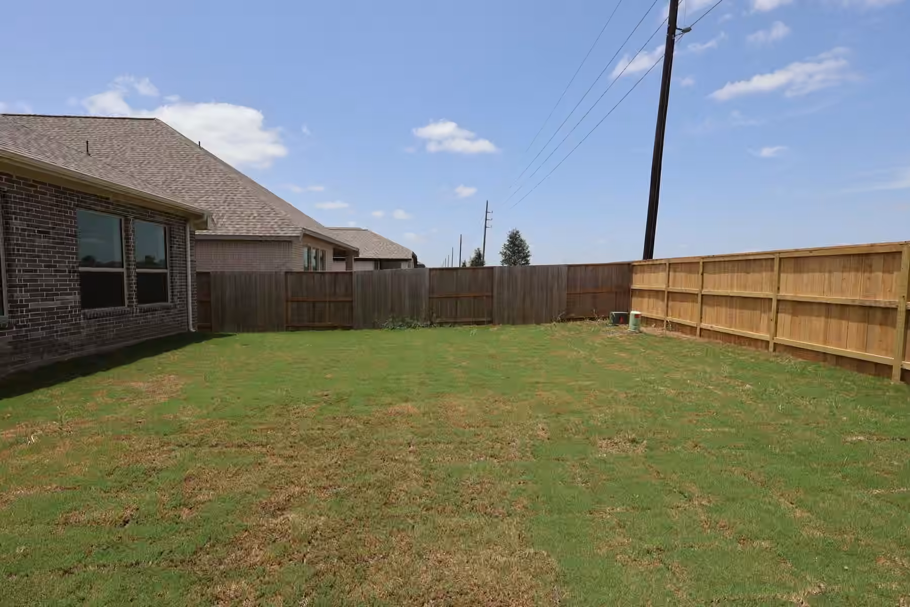 Photo 3 of 8931 Gray Fox Trail, Manvel, TX