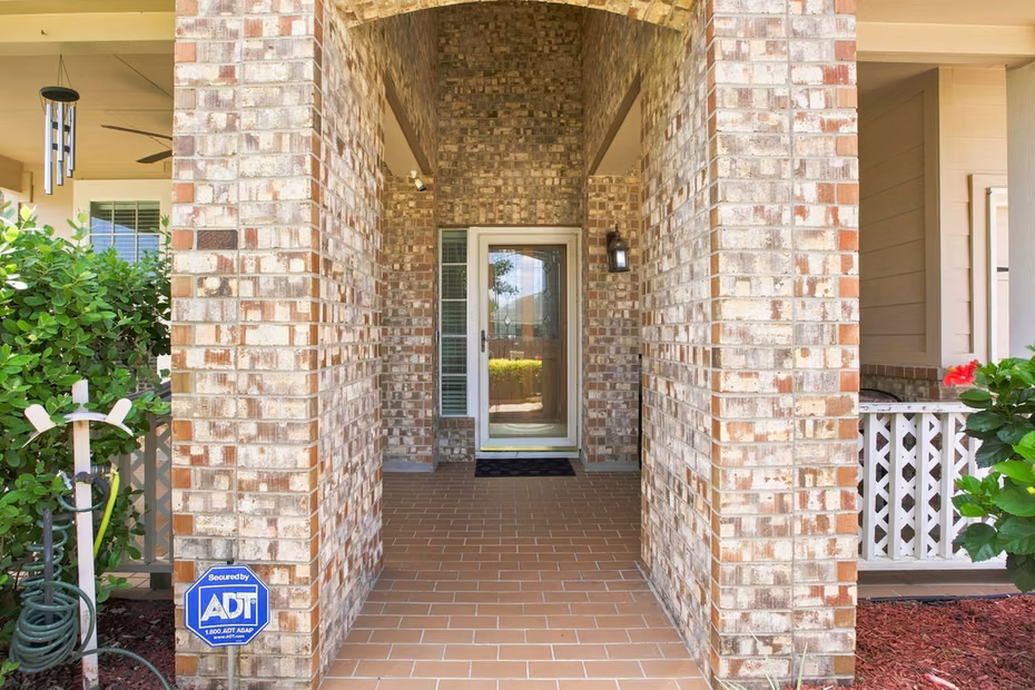 Photo 3 of 15214 Walden Park Court, Houston, TX