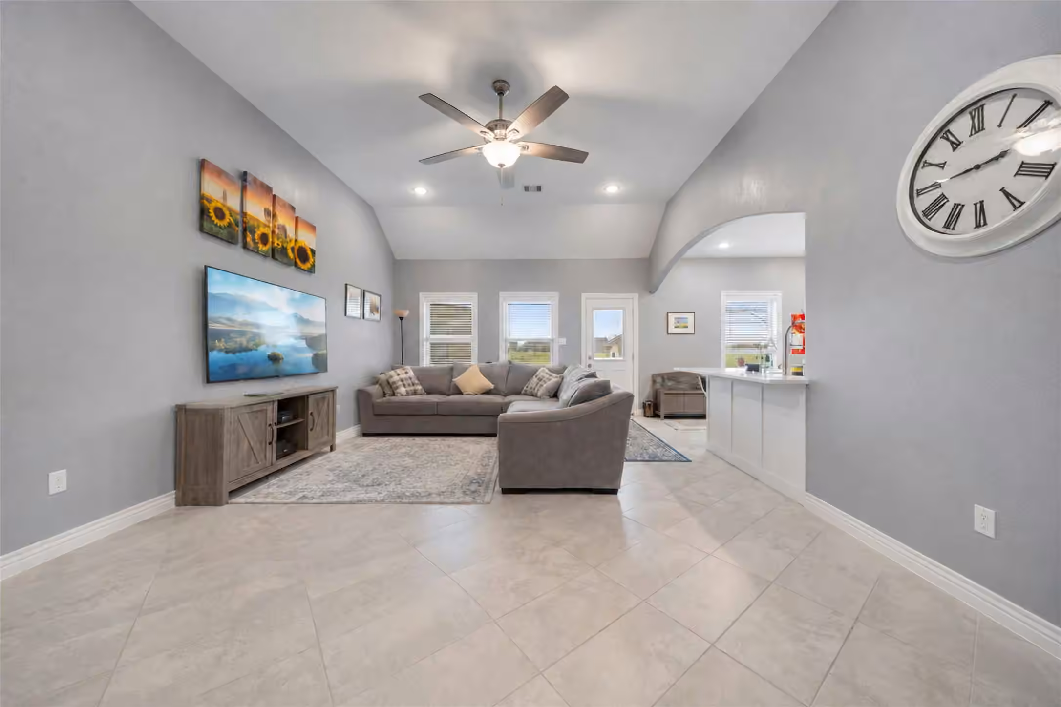 Photo 6 of 1131 Appaloosa Circle, Angleton, TX