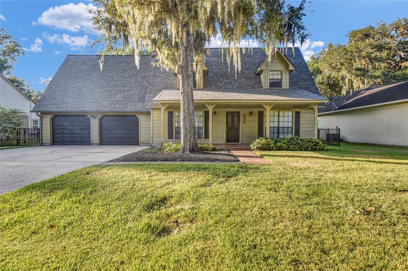 Photo 2 of 235 S Amherst Drive, West Columbia, TX