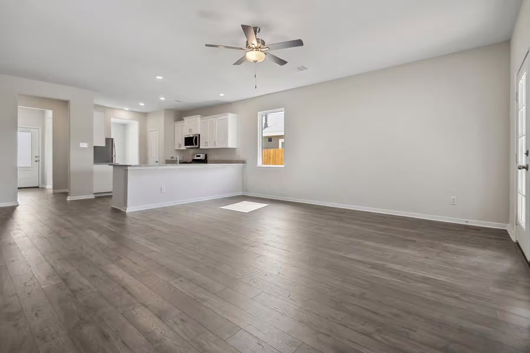 Photo 3 of 15875 Berry Hill Drive, Conroe, TX
