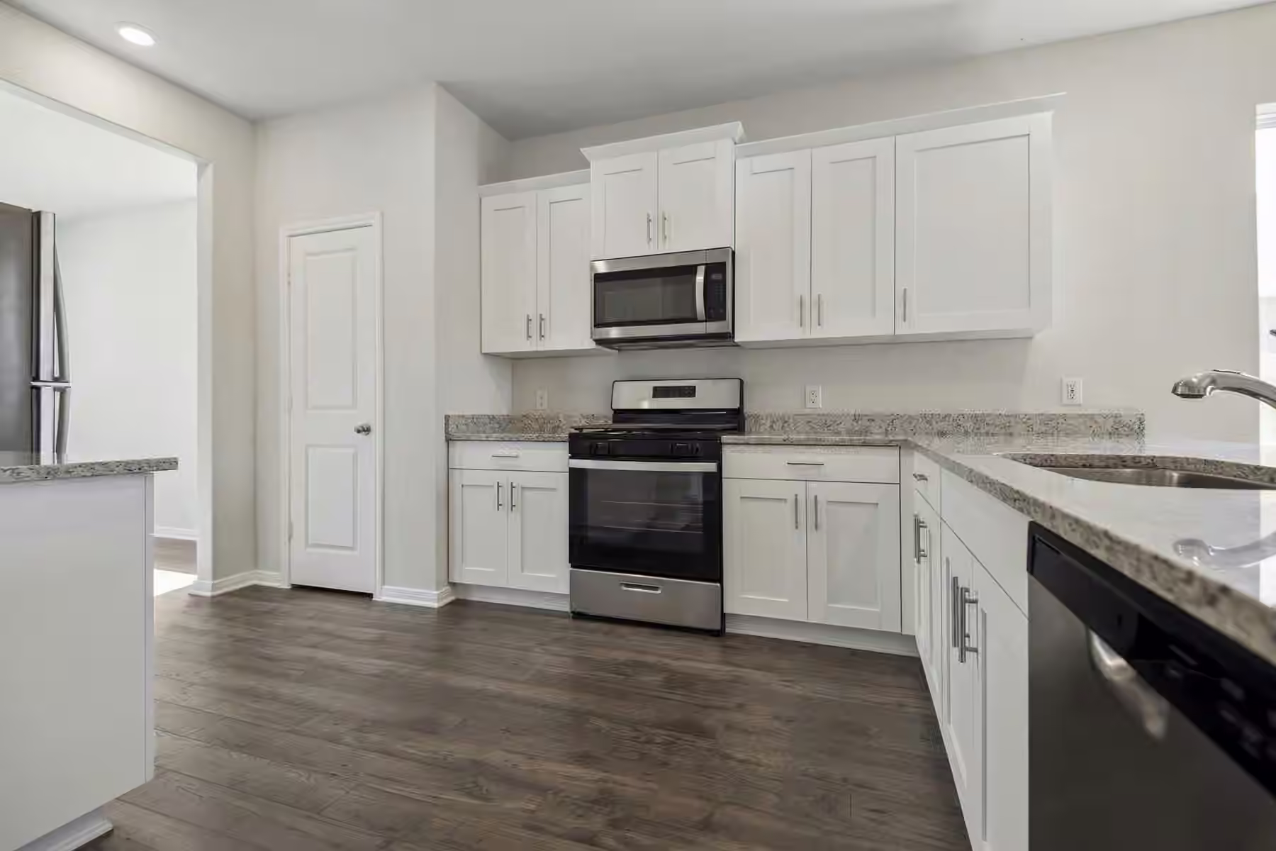 Photo 7 of 15875 Berry Hill Drive, Conroe, TX