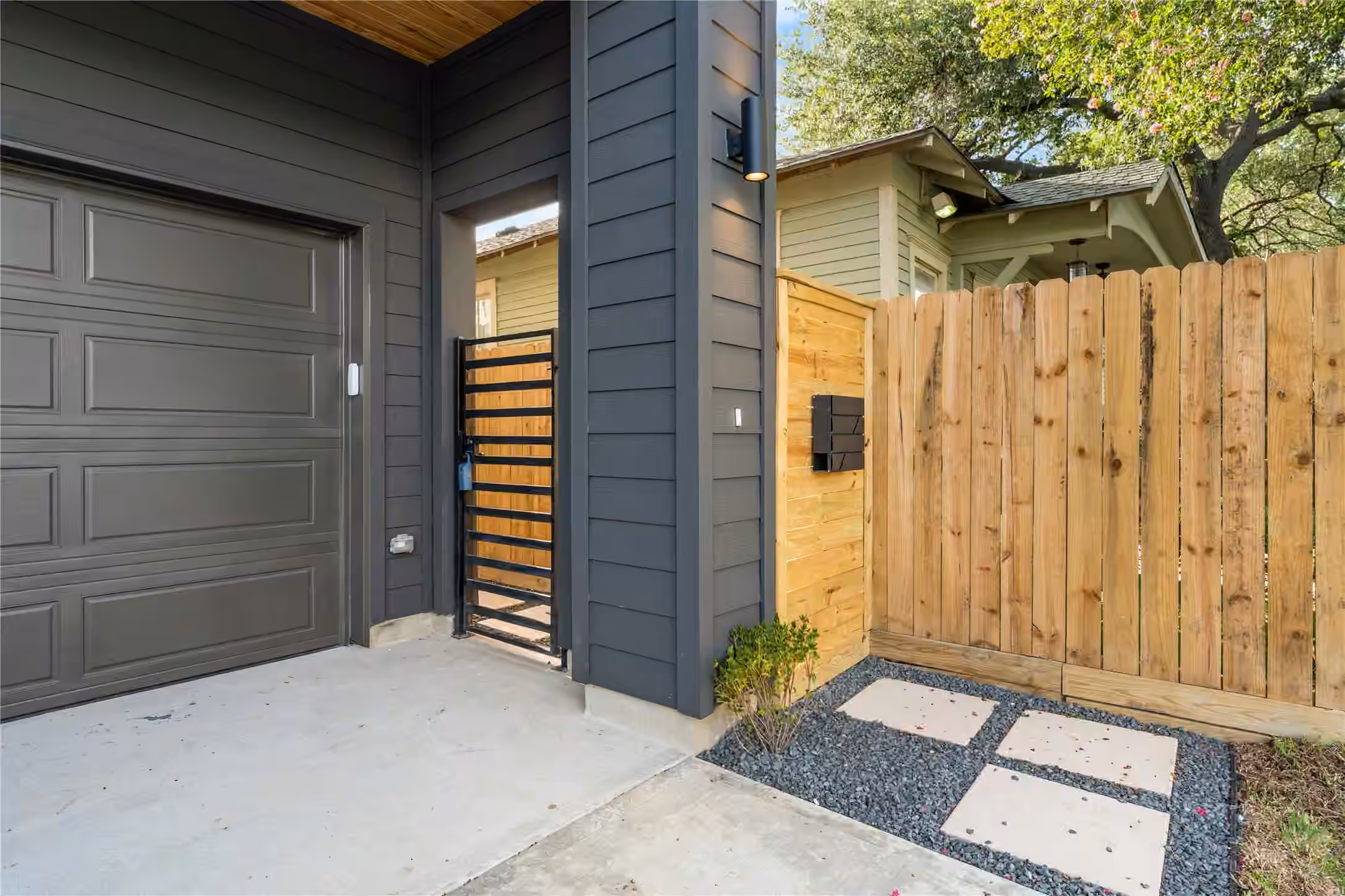 Photo 2 of 409 Walton Street B, Houston, TX