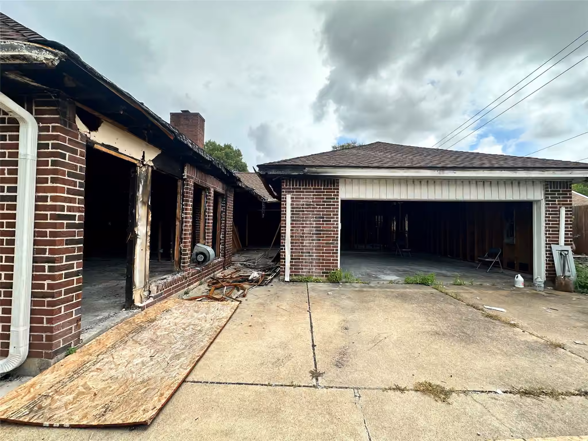 Photo 3 of 2315 Willow Lake Drive, Houston, TX