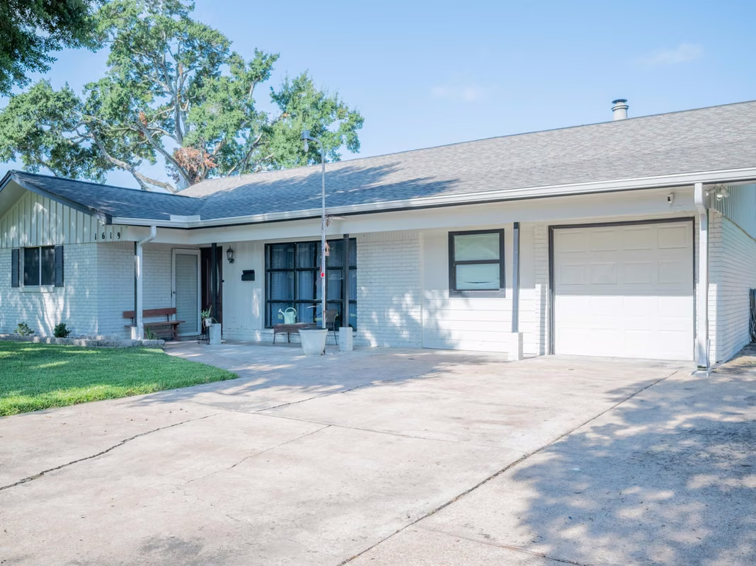 Photo 2 of 1619 Shadow Bend Drive, Houston, TX
