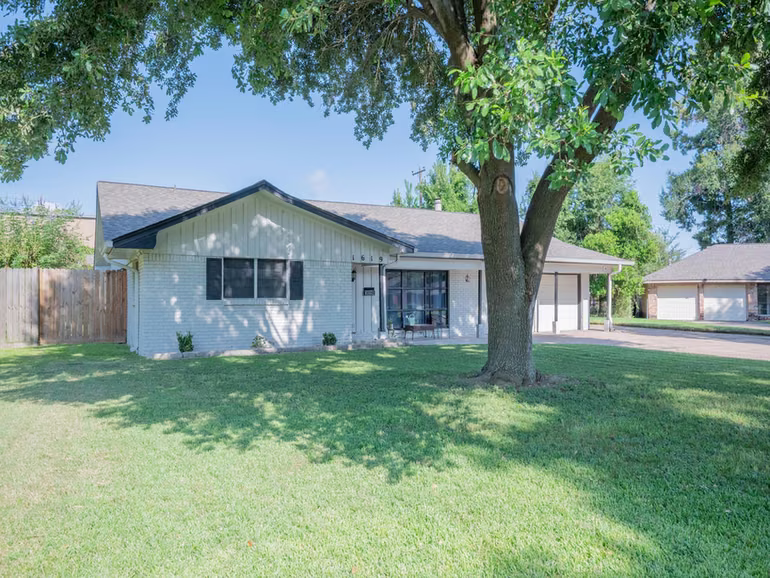 Photo 6 of 1619 Shadow Bend Drive, Houston, TX