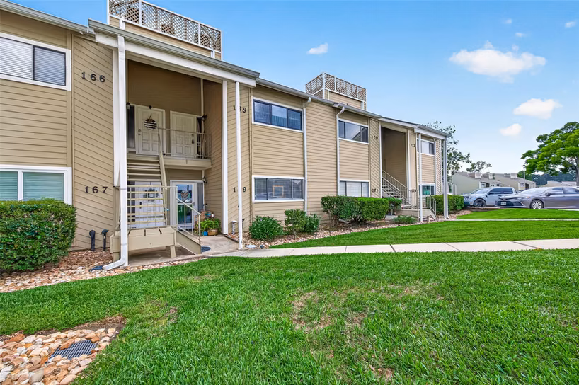 Photo 4 of 168 April Point Drive S 168, Conroe, TX