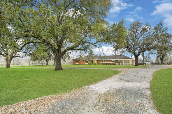 Photo of 1111 Edgewood Drive, Richmond, TX 77406