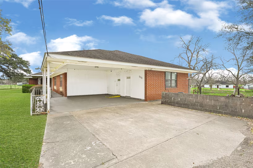 Photo 3 of 1111 Edgewood Drive, Richmond, TX