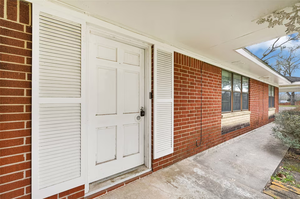 Photo 4 of 1111 Edgewood Drive, Richmond, TX