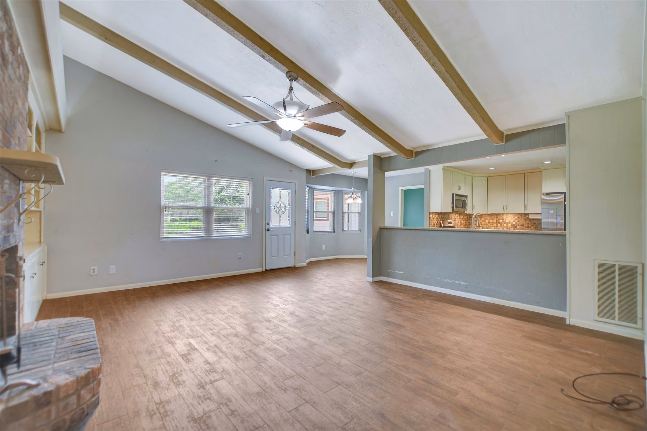 Photo 7 of 2509 Longwood Drive, Pearland, TX
