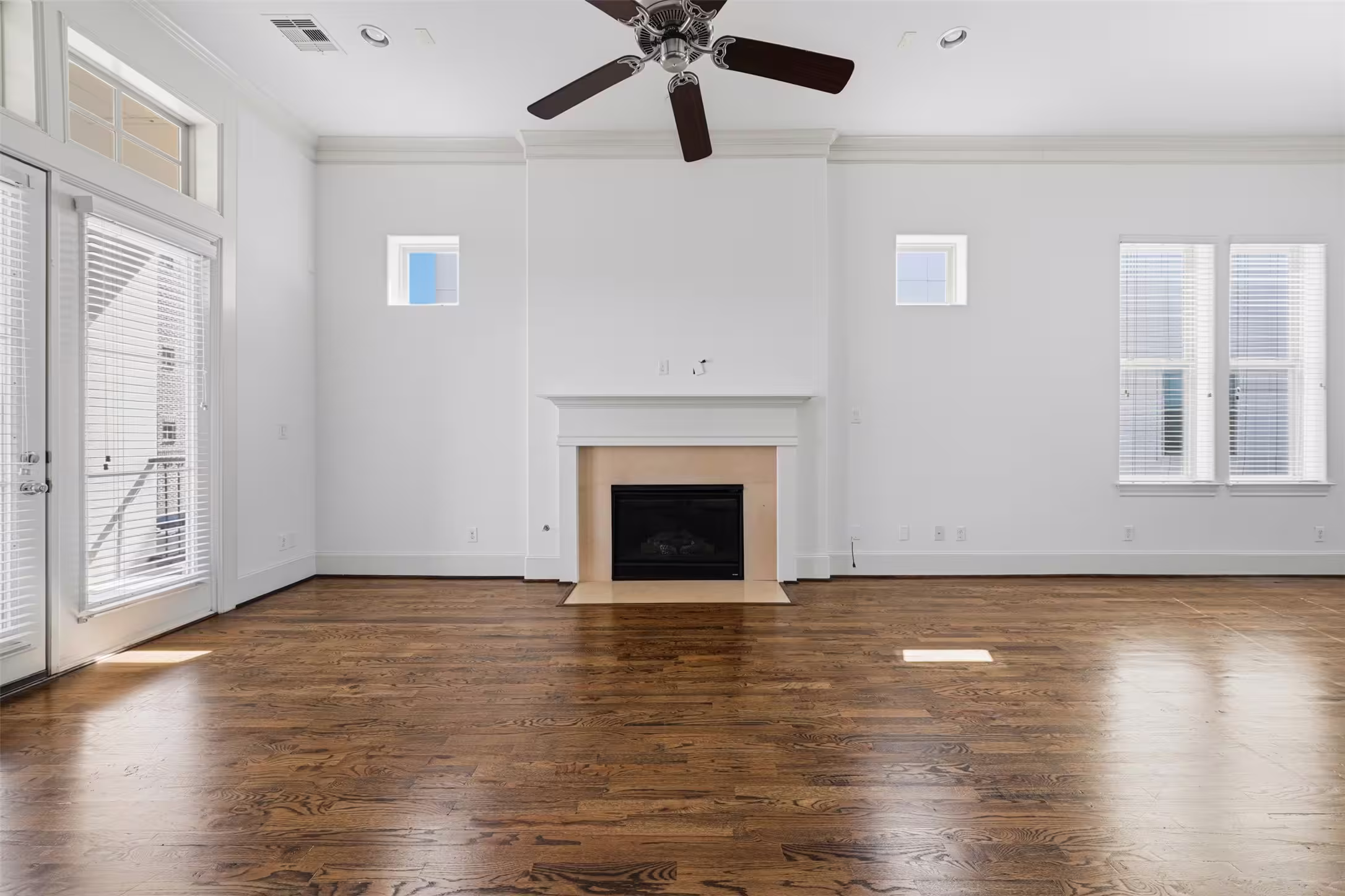 Photo 6 of 2027 Fannin Station, Houston, TX