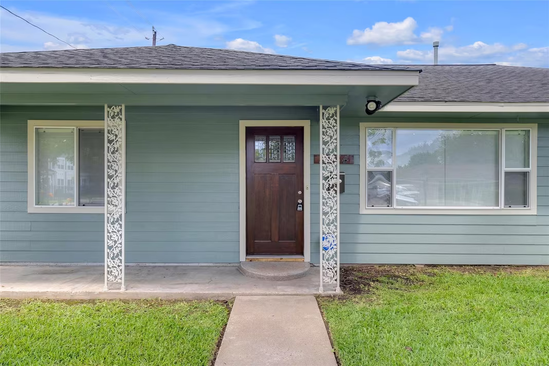 Photo 2 of 2934 Robertson Street, Houston, TX