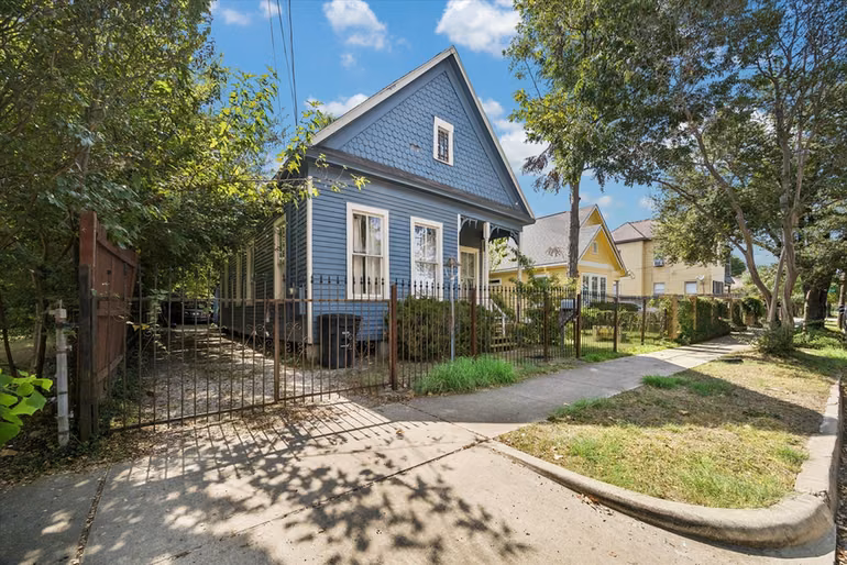 Photo 3 of 1609 Fulton Street, Houston, TX