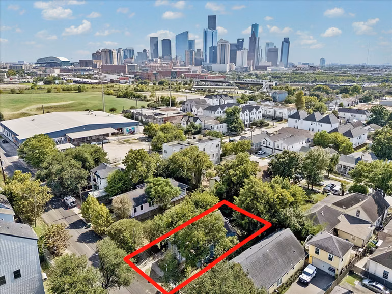 Photo 5 of 1609 Fulton Street, Houston, TX