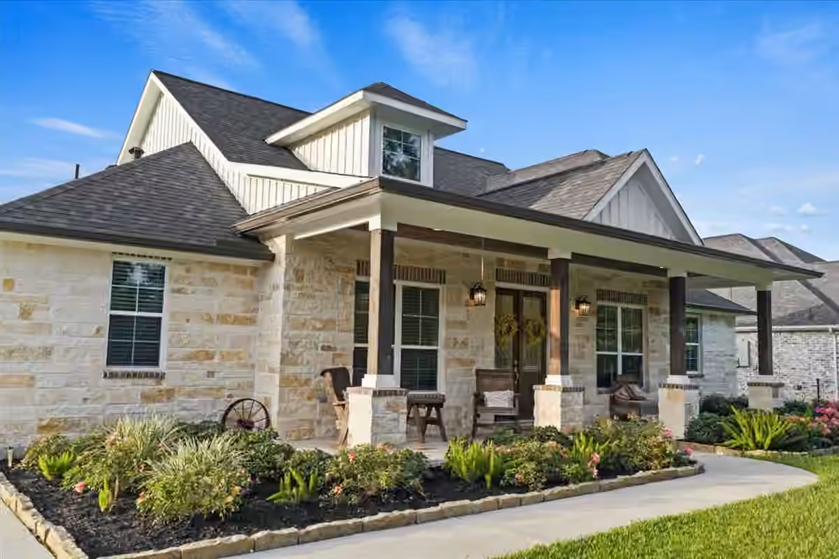 Photo 3 of 907 Oak Street, Anahuac, TX