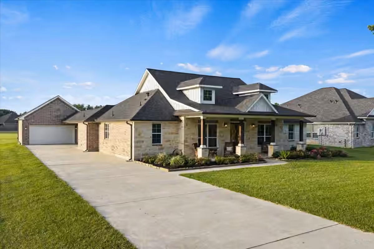 Photo 4 of 907 Oak Street, Anahuac, TX