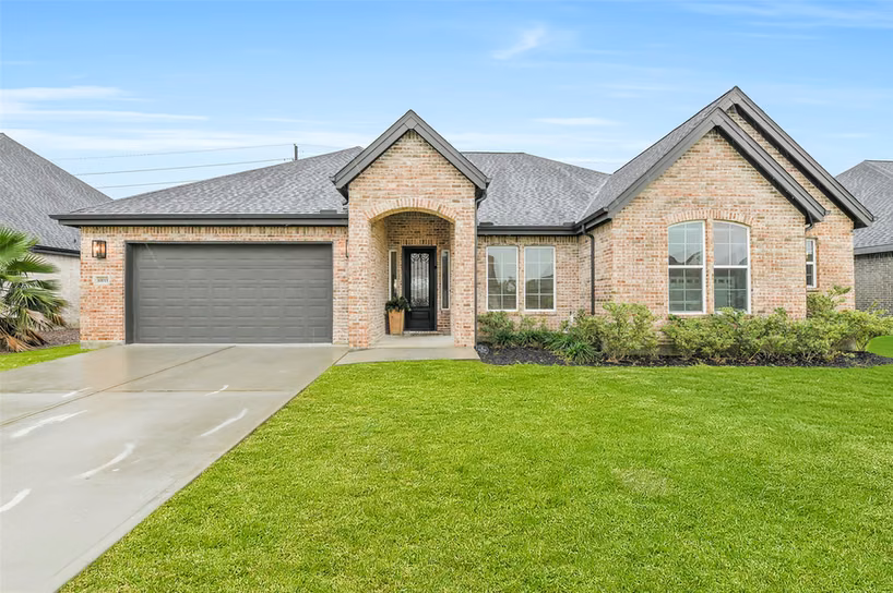 Photo of 10015 Goliad Drive, Mont Belvieu, TX 77523