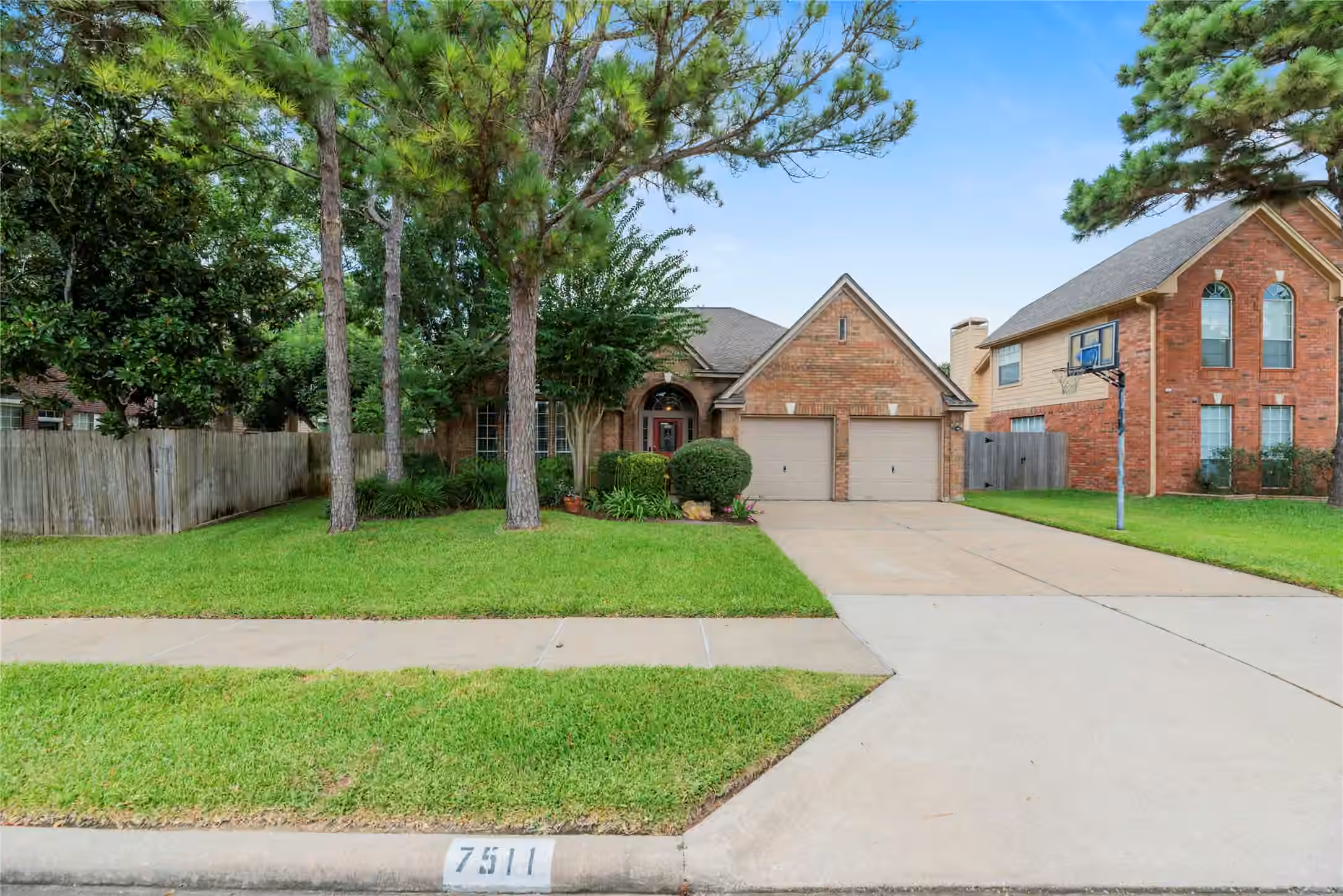 Photo 2 of 7511 Almond Springs Drive, Houston, TX