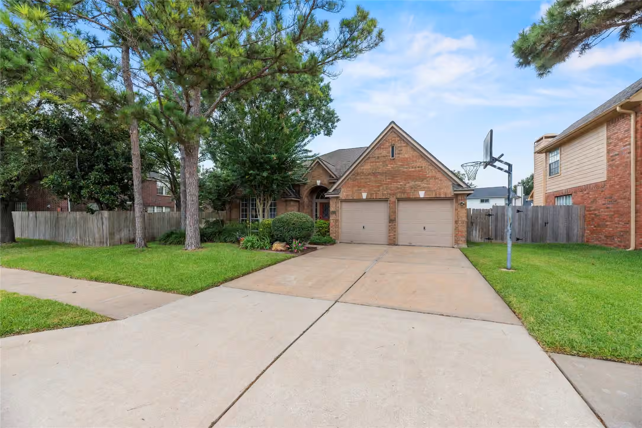 Photo 3 of 7511 Almond Springs Drive, Houston, TX