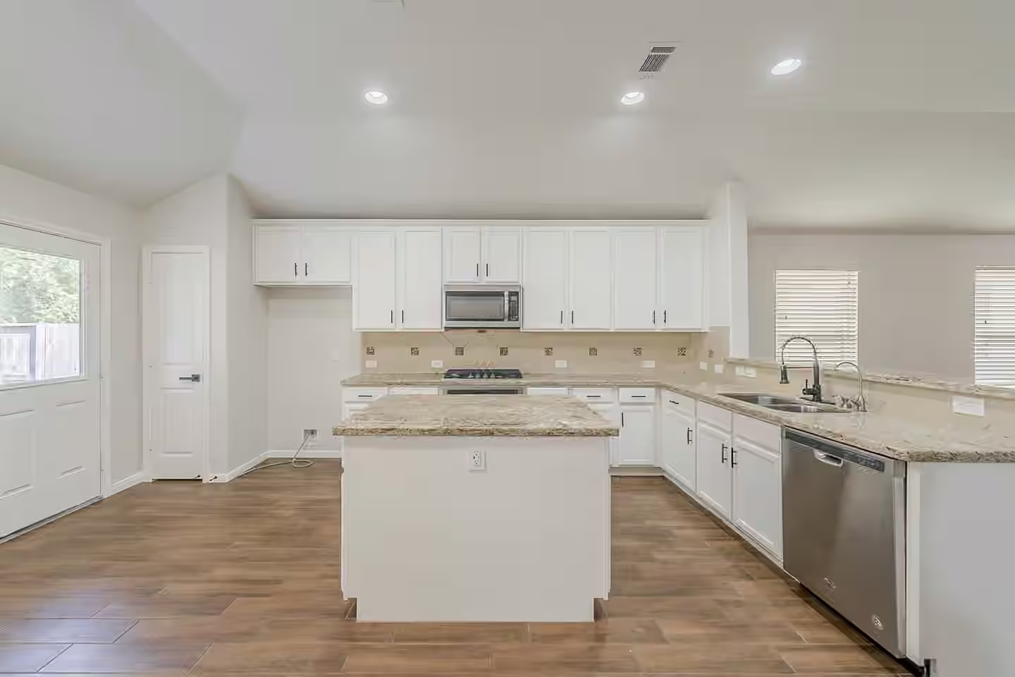 Photo 3 of 9610 Ocean Drive, Rosharon, TX