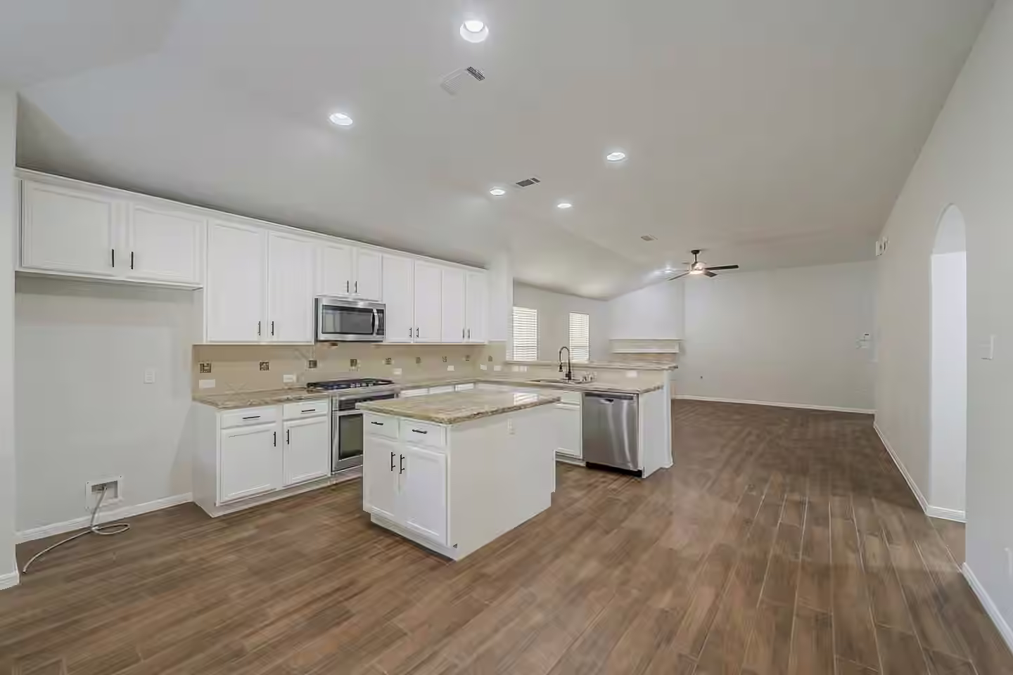 Photo 4 of 9610 Ocean Drive, Rosharon, TX
