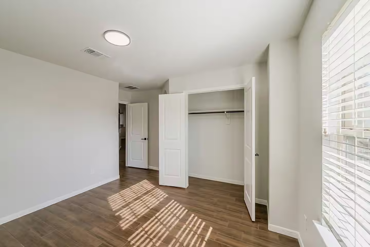 Photo 6 of 9610 Ocean Drive, Rosharon, TX