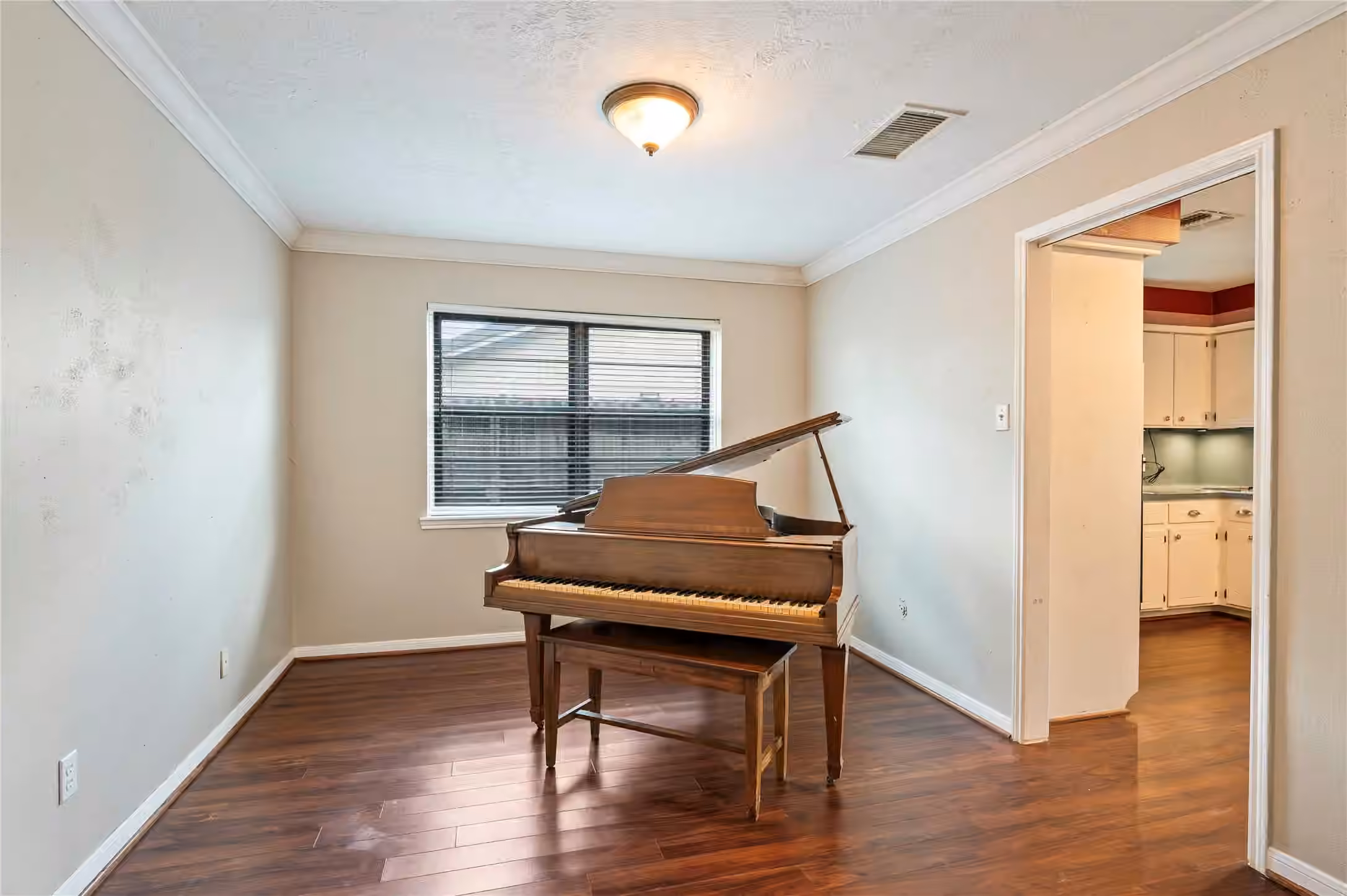 Photo 5 of 4303 Seneca Street, Pasadena, TX