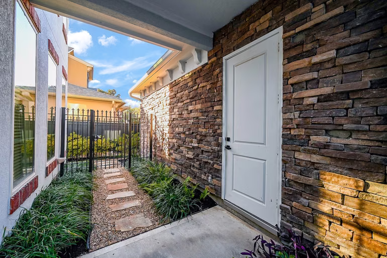 Photo 3 of 3815 Antibes Lane, Houston, TX